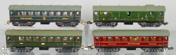 4 MARKLIN PASSENGER CARS (1 of 1)