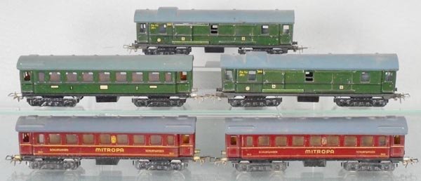 5 MARKLIN PASSENGER CARS: HO ga, 344, 341, 344, 343, 343, C4-5.