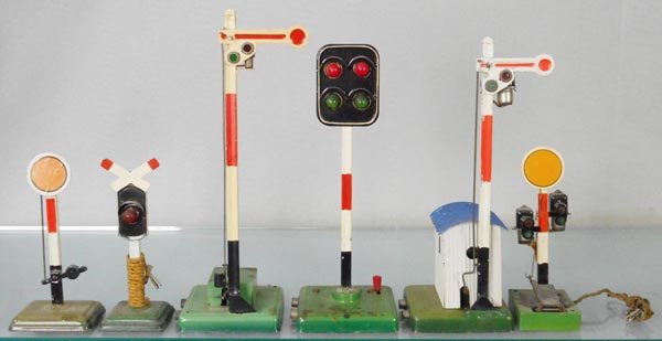 6 MARKLIN ACCESSORIES (1 of 1)