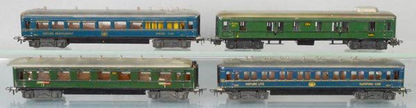 4 MARKLIN PASSENGER CARS (1 of 1)
