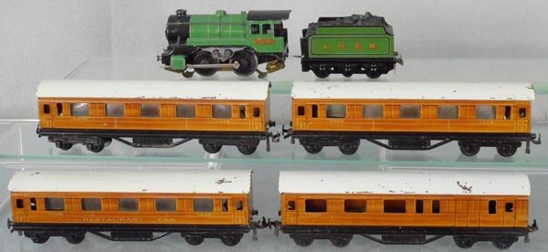 TRIX TRAIN SET (1 of 1)