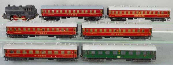 TRIX SLEEPER TRAIN SET (1 of 1)