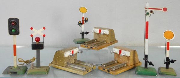 8 MARKLIN ACCESSORIES (1 of 1)