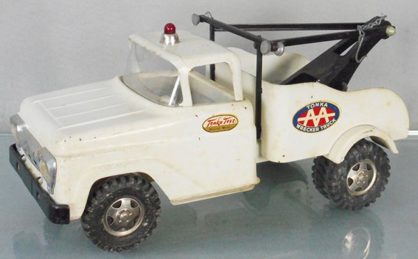TONKA WRECKER: painted pressed steel, C5-6.