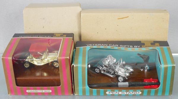 2 LESNEY VETERAN CAR GIFTS: SP2S Renault Single Pen Stand, SB14G Maxwell Cigarette Box, w/sleeves, C9.
