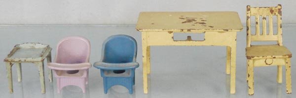 ARCADE DOLLHOUSE FURNITURE (1 of 1)