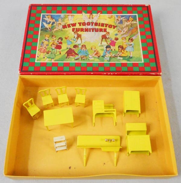 TOOTSIETOY KITCHEN FURNITURE (1 of 1)