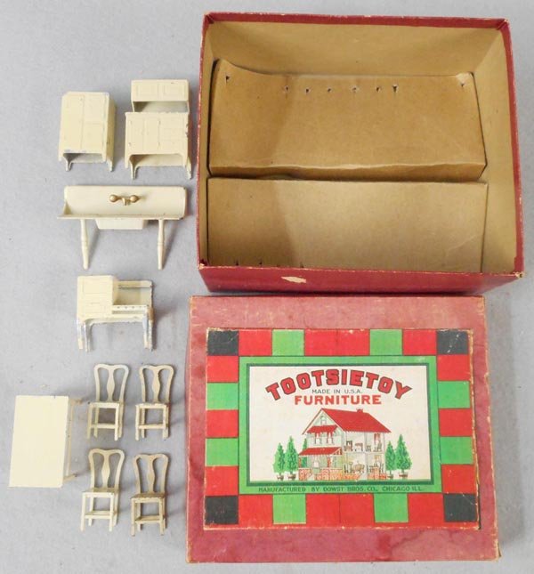 TOOTSIETOY KITCHEN FURNITURE: 9 pieces, white, orig box minor wear, C5-7.