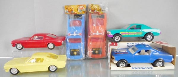 6 MUSTANGS: plastic, 11” long, 2 Tootsietoy, 1 w/orig box, 2 Processed Plastics, 2 LunaPlast, C6-10.