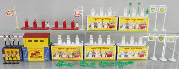 MATCHBOX ACCESSORIES (1 of 1)