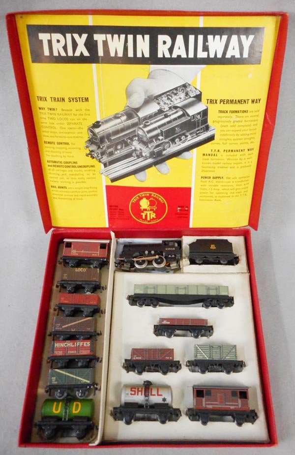 TRIX TRAIN SET (1 of 1)
