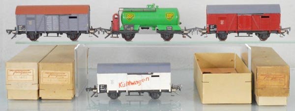 4 FLEISCHMANN FREIGHT CARS (1 of 1)