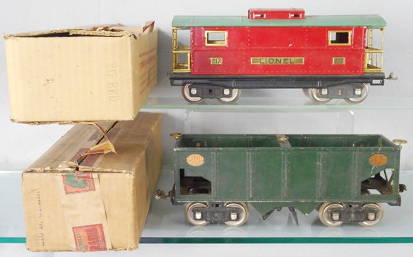 2 LIONEL FREIGHT CARS (1 of 1)