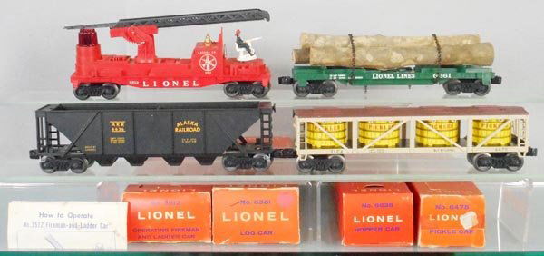 4 LIONEL FREIGHT CARS (1 of 1)
