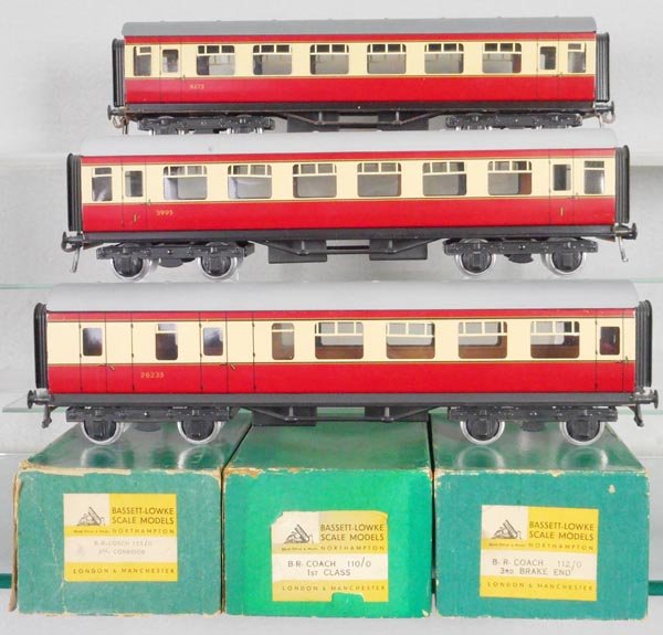 3 BASSETT-LOWKE COACHES (1 of 1)