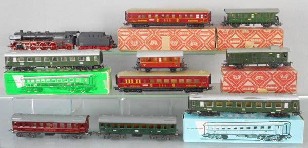 MARKLIN PASSENGER TRAIN SET (1 of 1)