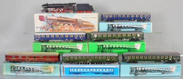 MARKLIN PASSENGER TRAIN SET (1 of 1)