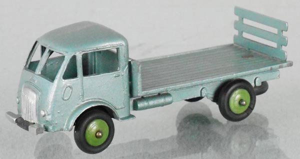DINKY FR25H FORD TRUCK W/TAILBOARD: green, driverside front bumper missing, C8.