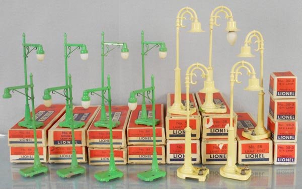 LIONEL LAMP POSTS (1 of 1)