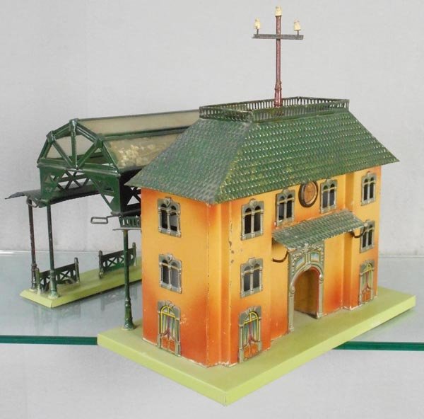 FANDOR TRAIN STATION W/CANOPY (1 of 2)