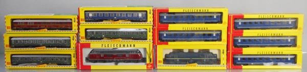 2 FLEISCHMANN PASSENGER SETS (1 of 1)