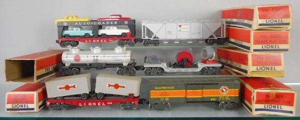 6 LIONEL FREIGHT CARS (1 of 1)