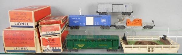 4 LIONEL FREIGHT CARS (1 of 1)