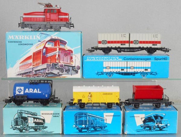 MARKLIN TRAIN SET: HO ga, 3044 loco, red, w/freight cars 4664, 4646, 4509, 4513, orig boxes minor wear, C8.