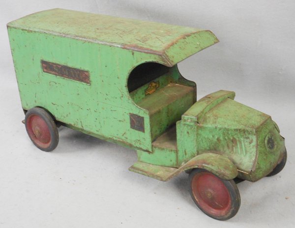 STEELCRAFT MACK US MAIL TRUCK: painted pressed steel, 22 in long, w/surface oxidation, C4-5.