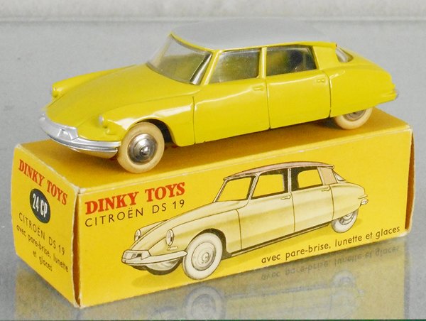 DINKY FR24CP CITROEN DS (1 of 1)