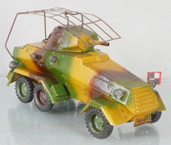 LINEOL WH1653 6-WHEEL RADIO RECONNAISSANCE CAR: handpainted tin, windup working, 10 in long, w/moving turret, C8.