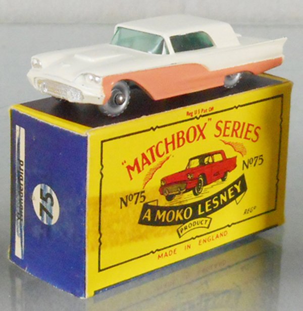 MATCHBOX 75A3 FORD THUNDERBIRD (1 of 2)