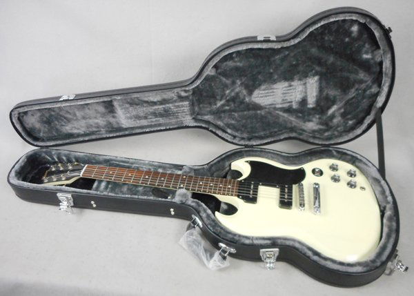 GIBSON SG TRIBUTE GUITAR (1 of 2)