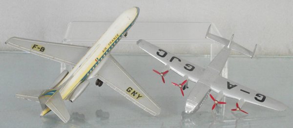 2 DINKY AIRPLANES (1 of 1)