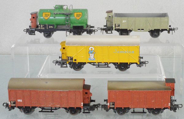 5 MARKLIN FREIGHT CARS (1 of 1)