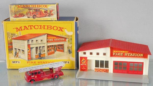 MATCHBOX FIRE STATION & ENGINE (1 of 1)