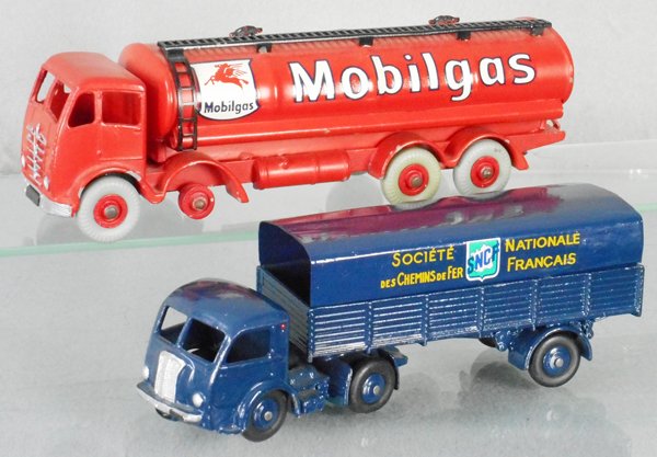 2 DINKY TRUCKS (1 of 1)