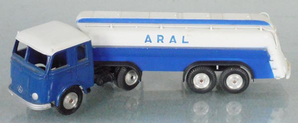 MARKLIN 8032 MERCEDES ARAL GASOLINE TANKER (1 of 1)