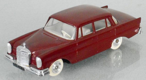 JRD MINIATURES 1961 MERCEDES 220S (1 of 1)