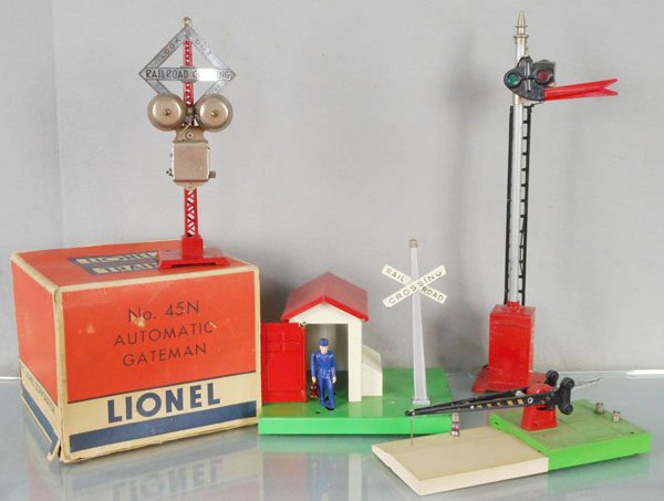 4 LIONEL ACCESSORIES (1 of 1)