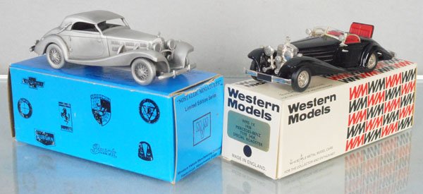 2 WHITE METAL MERCEDES AUTOS (1 of 1)