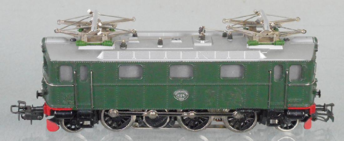 MARKLIN 3019.2 SWEDISH LOCO: HO ga, green, large-shield version, C8-9.
