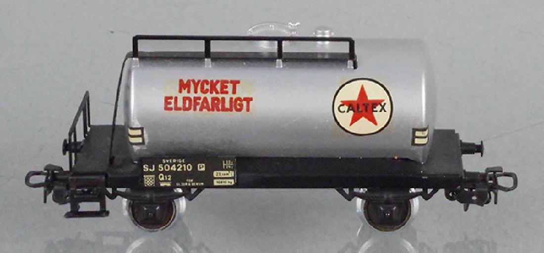 MARKLIN 4526.2 CALTEX TANK CAR: HO ga, w/red letters, C9.