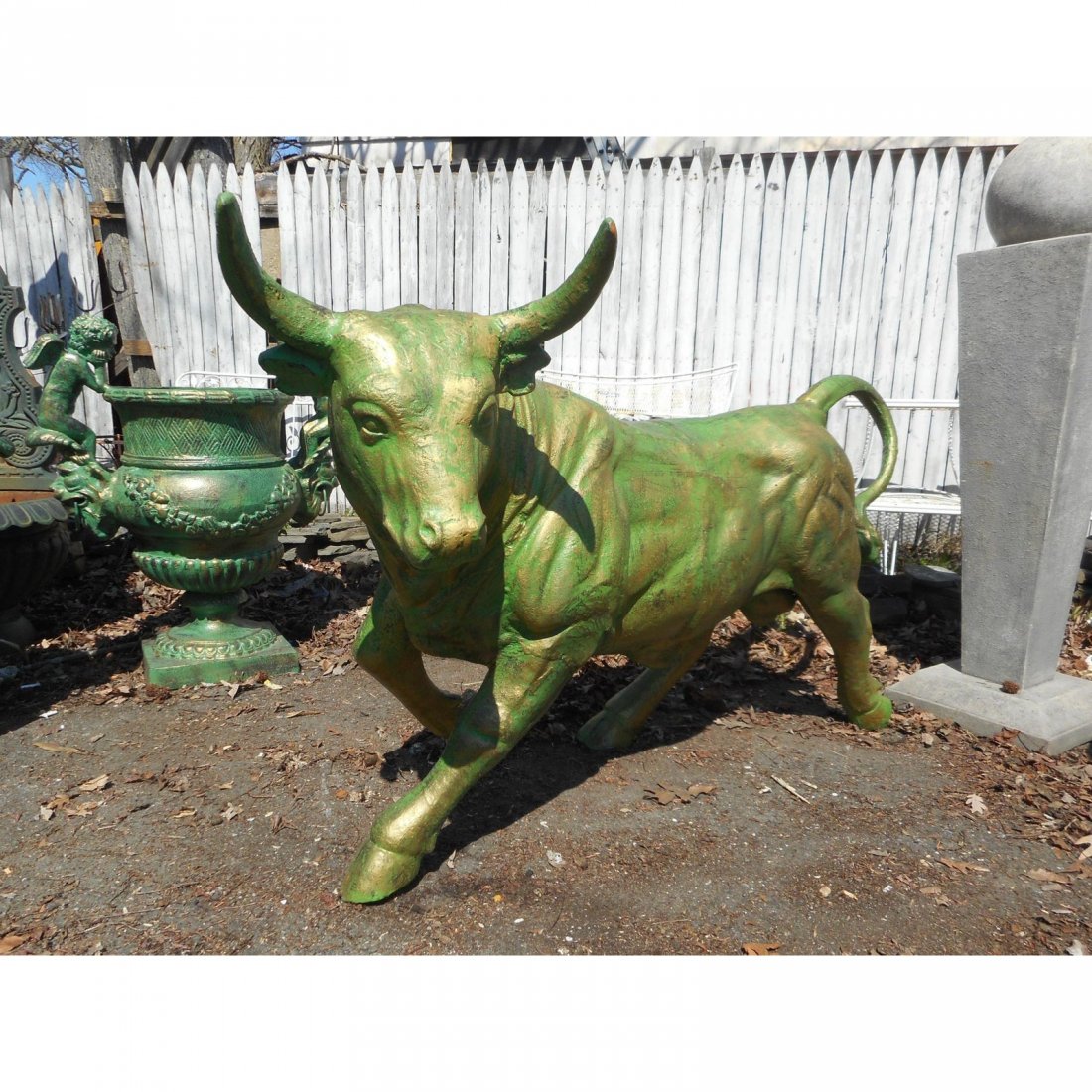 Impressive Cast Iron Lifesize Bull Statue (1 of 3)