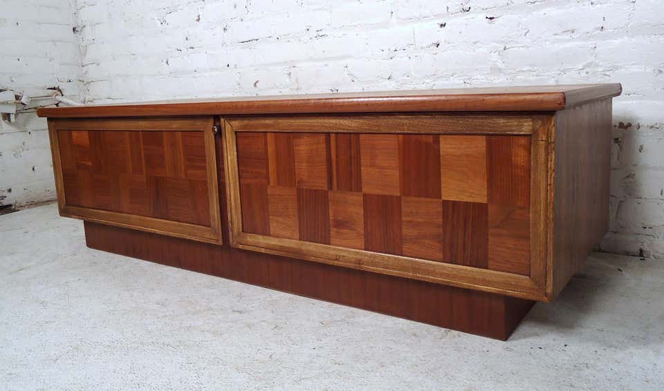 Mid-Century Modern Trunk by Lane (1 of 5)