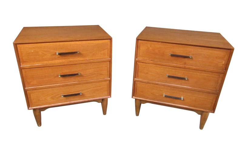 Vintage Pair of Walnut Nightstands (1 of 5)