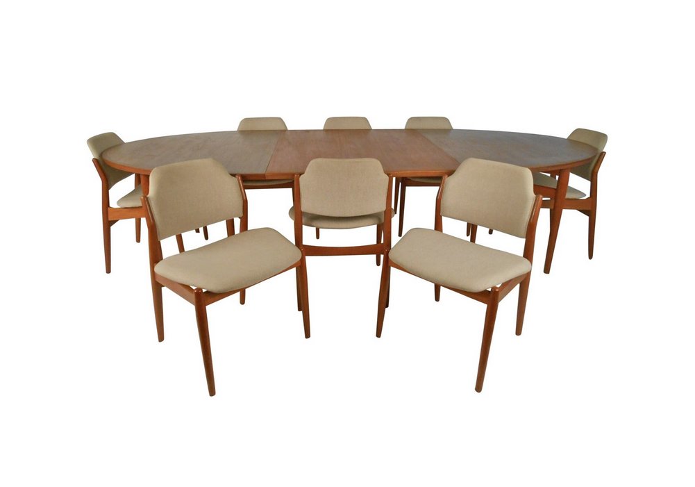 Arne Vodder Teak Dining Set with Eight Chairs for Sibast: Teak Danish modern six-leg table and eight matching chairs by Arne Vodder for Sibast. Measure: Oval table expands from 78" to 117" with two leaves. Perfect large-scale dining set with eight seats for