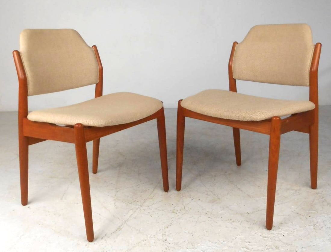 Arne Vodder Model 62s Dining Chairs - 2