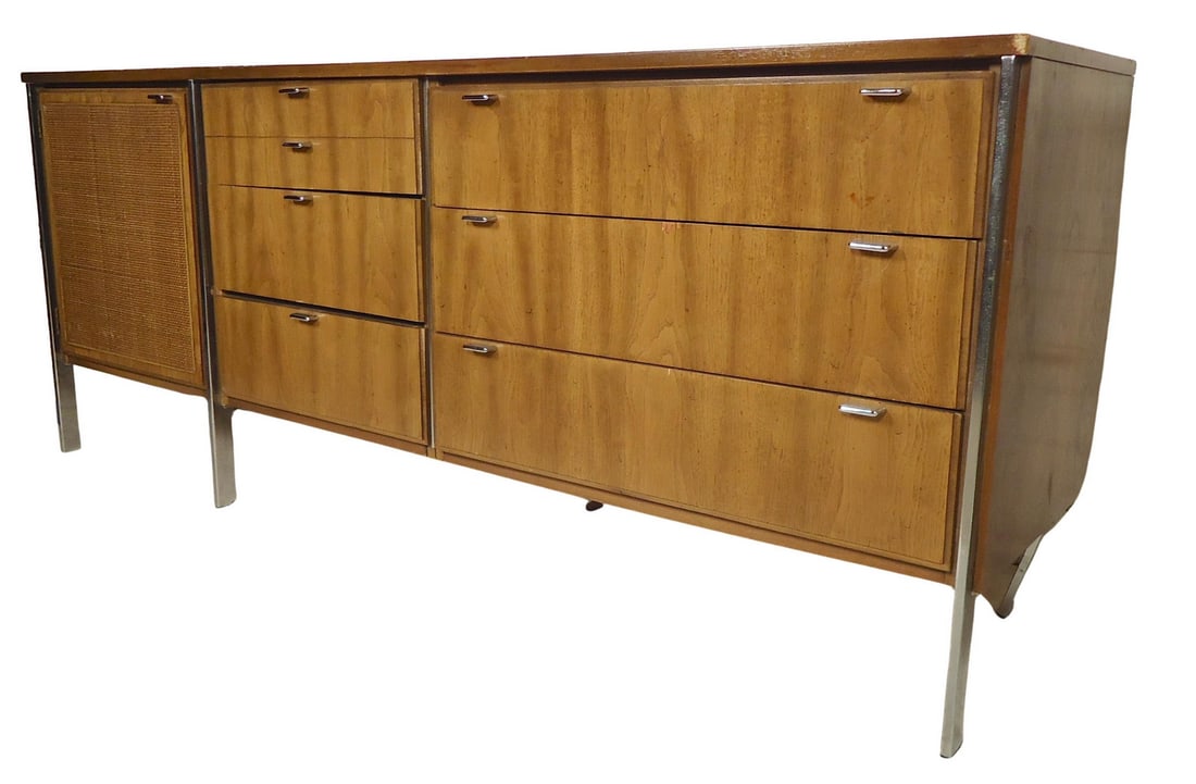 Midcentury Knoll Style Credenza (1 of 11)