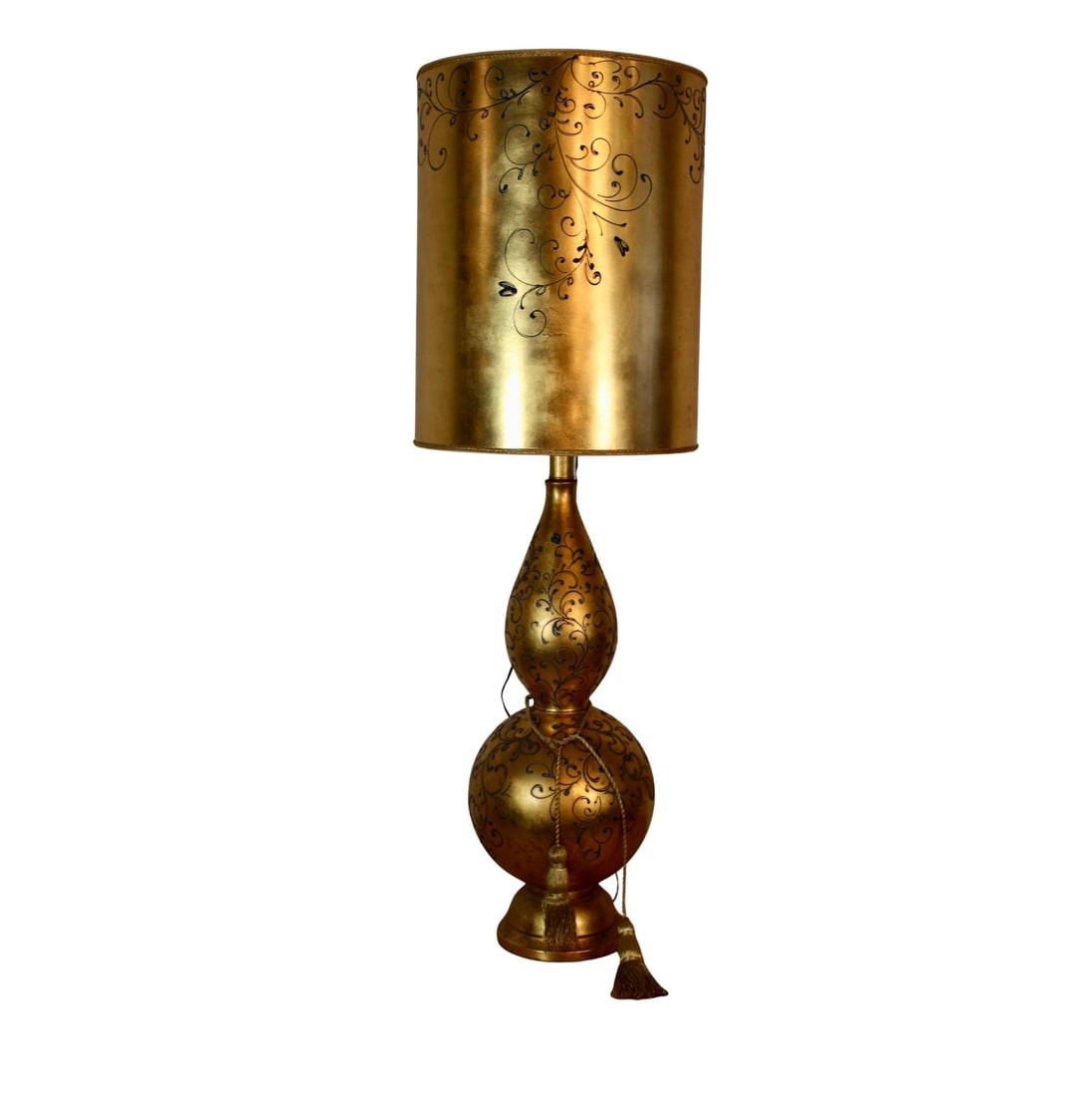 Vintage Hollywood Regency Gilted Gourd Lamp: A striking example of Hollywood Regency design, this gourd-shaped table lamp features a richly gilted finish that adds warmth and glamour. The elegant, sculptural form makes it a bold statement